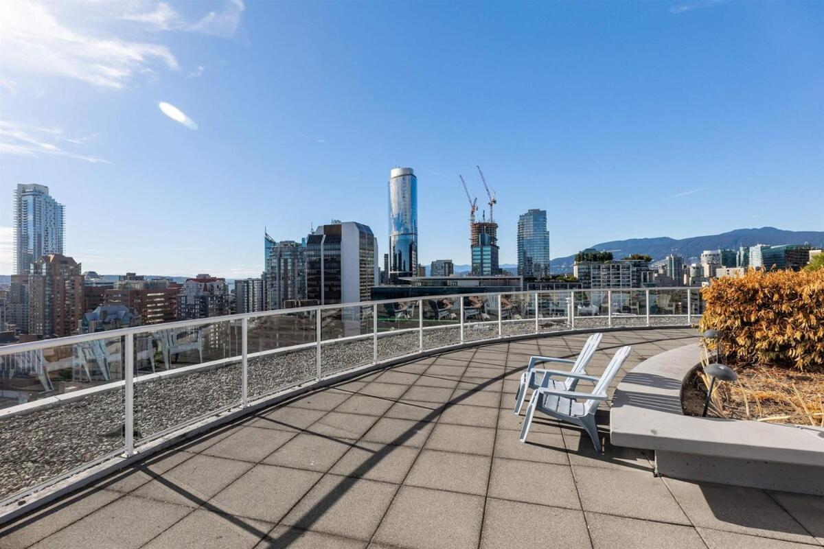 The Urban Loft Nest Apartment Vancouver Exterior photo