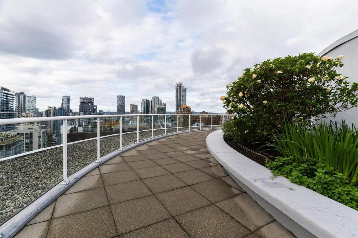 The Urban Loft Nest Apartment Vancouver Exterior photo